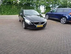 Zwart Gebruikt 2016 Volvo V40 Momentum Stationwagen | € 13.944 (Goede deal)
