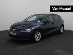 Blauw Gebruikt 2023 VW Golf VIII Life Hatchback | € 21.900 (Goede deal)