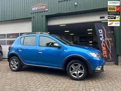 Blauw, metallic lak Gebruikt 2017 Dacia Sandero Stepway Hatchback | € 9.950 (Eerlijke prijs)