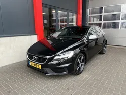 Zwart, metallic lak Gebruikt 2018 Volvo V40 Inscription Stationwagen | € 17.950 (Eerlijke prijs)