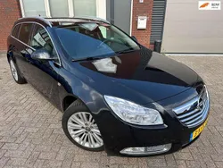 Zwart, metallic lak Gebruikt 2013 Opel Insignia Design Edition Stationwagen | € 6.999 (Goede deal)