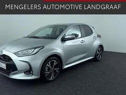 Grijs Gebruikt 2024 Toyota Yaris Hybrid Edition Hatchback | € 25.950 (Eerlijke prijs)