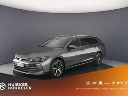 Grijs Gebruikt 2024 VW Passat Business Stationwagen | € 45.900