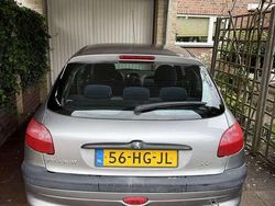 Grijs Gebruikt 2001 Peugeot 206 Hatchback | € 2.000 (Eerlijke prijs)