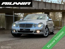 Grijs, metallic lak Gebruikt 2009 Mercedes E230 Avantgarde Sedan | € 10.945