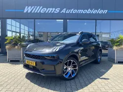 Zwart, metallic lak Gebruikt 2023 Lynk & Co 01 SUV | € 28.750 (Eerlijke prijs)