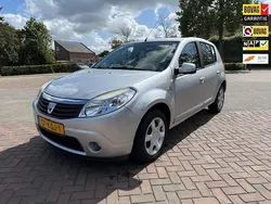 Grijs Gebruikt 2009 Dacia Sandero Lauréate Hatchback | € 2.390 (Eerlijke prijs)