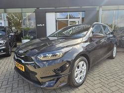 Zwart, metallic lak Gebruikt 2024 Kia Ceed Sportswagon Stationwagen | € 31.600 (Eerlijke prijs)
