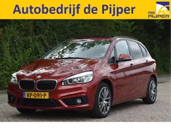 Rood Gebruikt 2017 BMW 218 Executive Stationwagen | € 17.955 (Eerlijke prijs)