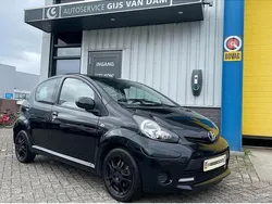 Zwart Gebruikt 2013 Toyota Aygo Hatchback | € 5.950 (Eerlijke prijs)