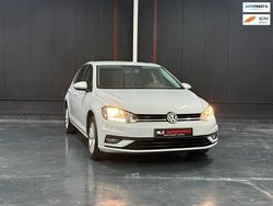 Grijs (metallic) Gebruikt 2017 VW Golf VII Comfortline Hatchback | € 10.995 (Goede deal)