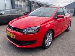 Rood, metallic lak Gebruikt 2010 VW Polo Hatchback | € 6.250 (Eerlijke prijs)