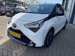 Wit Gebruikt 2022 Toyota Aygo X-cite Hatchback | € 13.495 (Super prijs)