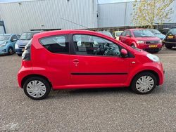 Rood (metallic) Gebruikt 2007 Citroën C1 Hatchback | € 1.399 (Eerlijke prijs)