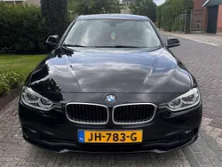 Zwart Gebruikt 2015 BMW 318 Luxury Line Sedan | € 13.500 (Goede deal)