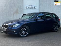 Blauw, metallic lak Gebruikt 2016 BMW 318 Stationwagen | € 16.950 (Eerlijke prijs)
