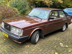 Bruin Gebruikt 1984 Volvo 240 Sedan | € 18.750