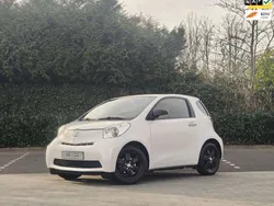 Wit, metallic lak Gebruikt 2010 Toyota iQ Comfort Hatchback | € 7.950 (Eerlijke prijs)
