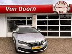 Grijs Gebruikt 2023 Skoda Superb Stationwagen | € 27.950