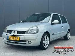 Grijs Gebruikt 2002 Renault Clio II Dynamique Hatchback | € 1.750 (Eerlijke prijs)