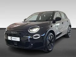 Zwart Nieuw 2025 Fiat 600 Urban SUV | € 27.950 (Goede deal)