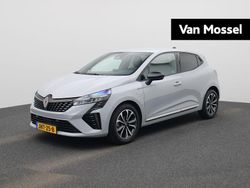 Grijs Gebruikt 2025 Renault Clio V Techno Hatchback | € 22.940 (Duur)