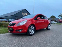 Rood, metallic lak Gebruikt 2010 Opel Corsa Color Edition Hatchback | € 3.299 (Eerlijke prijs)