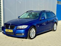 Blauw Gebruikt 2009 BMW 318 Sport Line Stationwagen | € 6.495 (Eerlijke prijs)