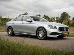 Zilver Gebruikt 2021 Mercedes E200 Sedan | € 38.950 (Eerlijke prijs)