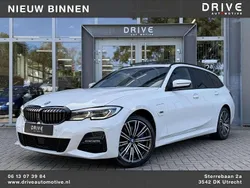 Wit Gebruikt 2022 BMW 330e M Sport Stationwagen | € 31.900 (Goede deal)