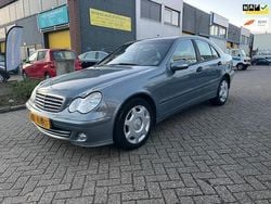 Grijs Gebruikt 2005 Mercedes C180 Classic Sedan | € 1.000 (Goede deal)