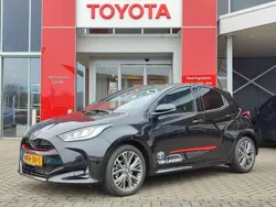 Zwart, metallic lak Gebruikt 2025 Toyota Yaris Hybrid Executive Hatchback | € 32.890 (Goede deal)