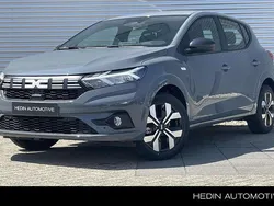 Grijs, metallic lak Nieuw 2025 Dacia Sandero Comfort Hatchback | € 22.800 (Duur)