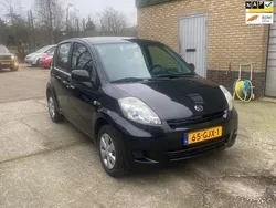Zwart Gebruikt 2008 Daihatsu Sirion Hatchback | € 2.249 (Eerlijke prijs)
