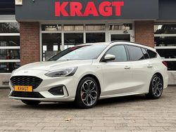 Wit Gebruikt 2022 Ford Focus ST-Line X Stationwagen | € 20.950 (Goede deal)