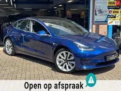 Blauw, metallic lak Gebruikt 2020 Tesla Model 3 Standard Range Sedan | € 22.950 (Eerlijke prijs)