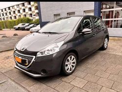 Grijs Gebruikt 2014 Peugeot 208 Access Hatchback | € 4.500 (Goede deal)