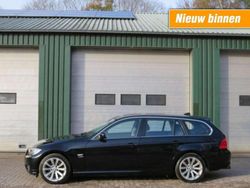 Zwart Gebruikt 2011 BMW 325 Luxury Line Stationwagen | € 6.250 (Eerlijke prijs)