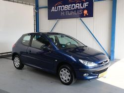 Blauw, metallic lak Gebruikt 2005 Peugeot 206 Hatchback | € 950 (Goede deal)