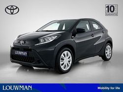 Zwart Nieuw 2025 Toyota Aygo X Play SUV | € 22.144