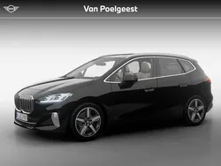 Skyscraper grey metallic (grijs metallic) Nieuw 2025 BMW 220 Luxury Line Stationwagen | € 60.003 (Iets duurder)