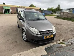 Grijs Gebruikt 2011 Landwind CV9 MPV | € 695