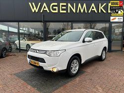 Wit (metallic) Gebruikt 2013 Mitsubishi Outlander Intense SUV | € 8.450 (Eerlijke prijs)