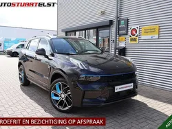 Zwart, metallic lak Gebruikt 2023 Lynk & Co 01 SUV | € 28.500 (Eerlijke prijs)