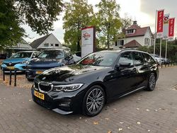 Zwart Gebruikt 2021 BMW 330 Executive Stationwagen | € 35.950 (Eerlijke prijs)
