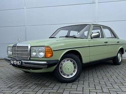 Groen Gebruikt 1977 Mercedes E200 Sedan | € 16.900