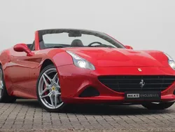 Rood, metallic lak Gebruikt 2016 Ferrari California Cabriolet | € 155.000