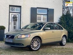 Groen, metallic lak Gebruikt 2008 Volvo S40 Sedan | € 3.950 (Eerlijke prijs)