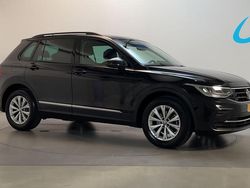 Zwart Gebruikt 2022 VW Tiguan Life SUV | € 27.450 (Super prijs)