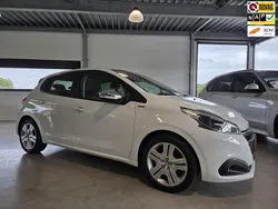 Wit Gebruikt 2019 Peugeot 208 Signature Sky Hatchback | € 10.945 (Eerlijke prijs)